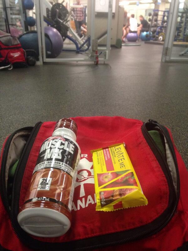 IvanM_1's tweet photo. Long morning workouts wouldn't be possible without these two helpers @ElevateMeFoods @MuscleMLKAB #fruit #protein http://t.co/O8nfEQw04f
