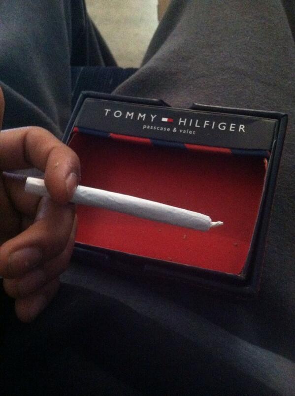 julianojoogin's tweet photo. #keep1rolled http://t.co/tGPPEWITlc