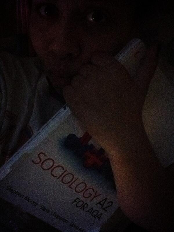 AmberThePamber's tweet image. Chilling with the Bae 😭 #Sociology #A2 #NoTimeForAnythingElse #StressedToTheMax