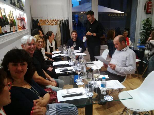DacilEstapaCruz's tweet photo. Ya estamos disfrutando con la cata de @castelldelremei en @meloussalongeba en #menorca @xoriguer. http://t.co/lI4KdhW4nB