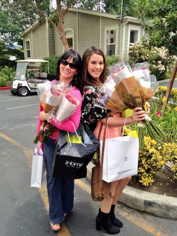 samanthuhdiaz's tweet image. Holy 🐄 just got the mother load of giveaways from The Talk&apos;s mother day show! 😺 #everyonetalks