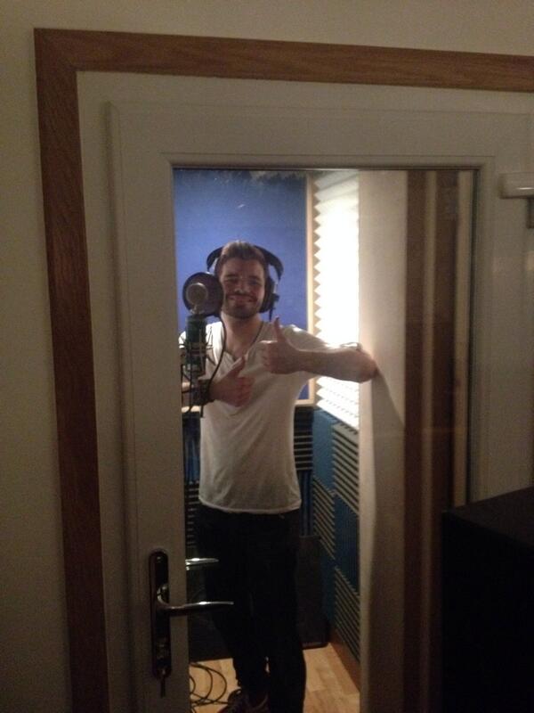 peytonplaceband's tweet photo. Doing a bit more album work for you all #ComingSoon #ISwearWeArentLying http://t.co/c7fweizXSX