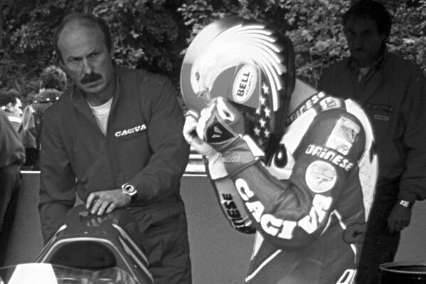 GigiSoldano's tweet photo. 1994_Silvano Galbusera e John Kocinski.
@ValeYellow46 @UccioYellow46 @mflamigni @AlbiTebaldi http://t.co/bwkqim8I7c
