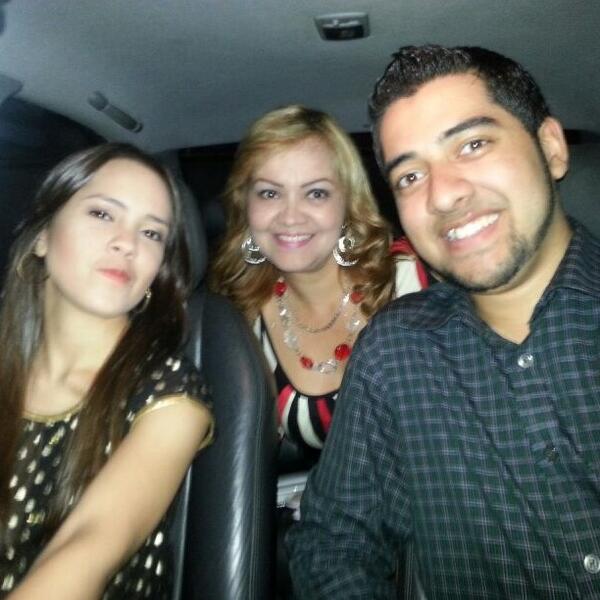 millona's tweet photo. Con Carmen María y mi sobrino Andrés Eduardo http://t.co/Lr61sqVGhs