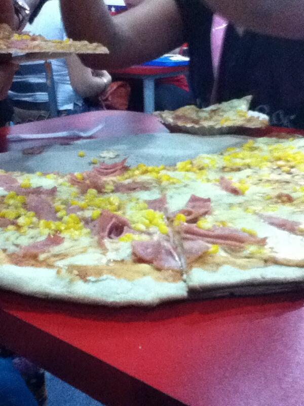 LLindate's tweet image. Rica pizza