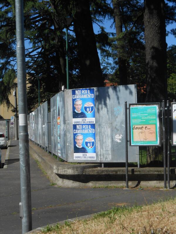 gabrieledallama's tweet photo. ieri sera affissioni a go go.. 24 manifesti appiccicati in meno di un'ora: grossa professionalità! http://t.co/gI0JHA3XhZ