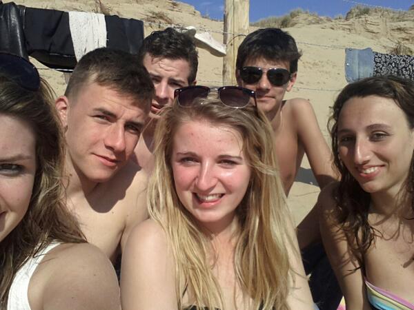 Aaxxou's tweet photo. #victorestmechant #oùsontmespieds @Mehdoou_ @sib_gazo @VPerraudeau http://t.co/CL71UEt0OQ