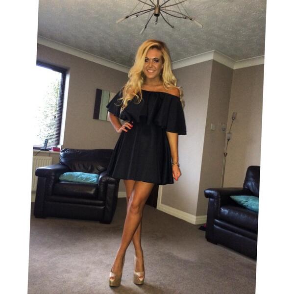 LeahOzard's tweet photo. #long #legs #notadwarf #happy #nightsout #blackpool #black #gold #blonde #ginger http://t.co/76CJzk2hYJ