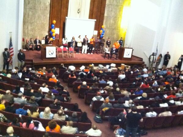 GrassrootsChi's tweet photo. Community leaders resist school closings, corporate takeover of public ed @OneNorthside #PowerJustice #TakeBackChi http://t.co/7pN95sHGMa