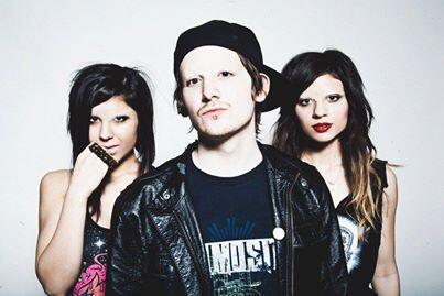 KrewellaArgO's tweet photo. Y como verán, las cejas son importantes, cuídenlas mucho. Atentamente, el equipo de Krewella Argentina Oficial... http://t.co/i7VxfEYBET