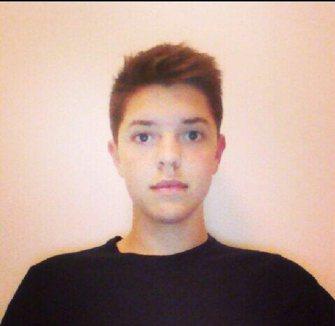 renoiBogoss's tweet photo. Moi devant vos tweets http://t.co/zhUGBWe9t8