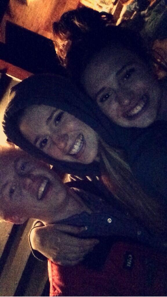 bailsvernon's tweet photo. ✌️💃> 💩 http://t.co/I8zzRvFLKo
