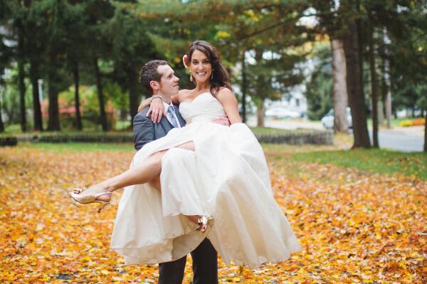 stylemepretty's tweet photo. A #RainyWedding means you'll likely score seriously stunning photographs: http://t.co/lIrWIY33bW cc: @izzyhudgins http://t.co/8MV753r5WS