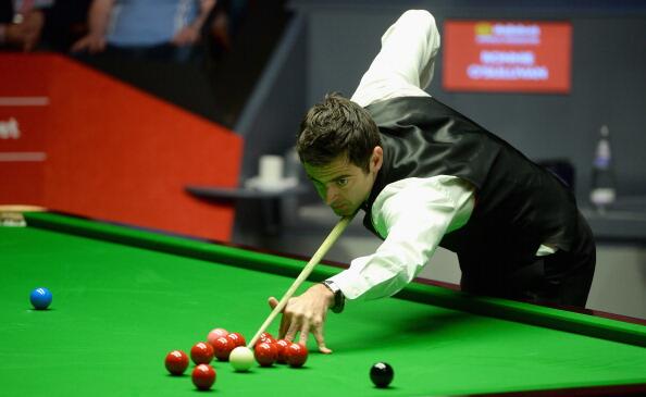 Ronnie O’Sullivan will take a 10-7 lead into Monday’s play in the <a href="/WorldSnooker1/">World Snooker</a> final  bbc.in/RdLZPe