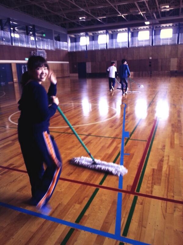 pooon0216's tweet photo. モップかけておしまーい。おつかれしたー。 http://t.co/mvtiORmR20