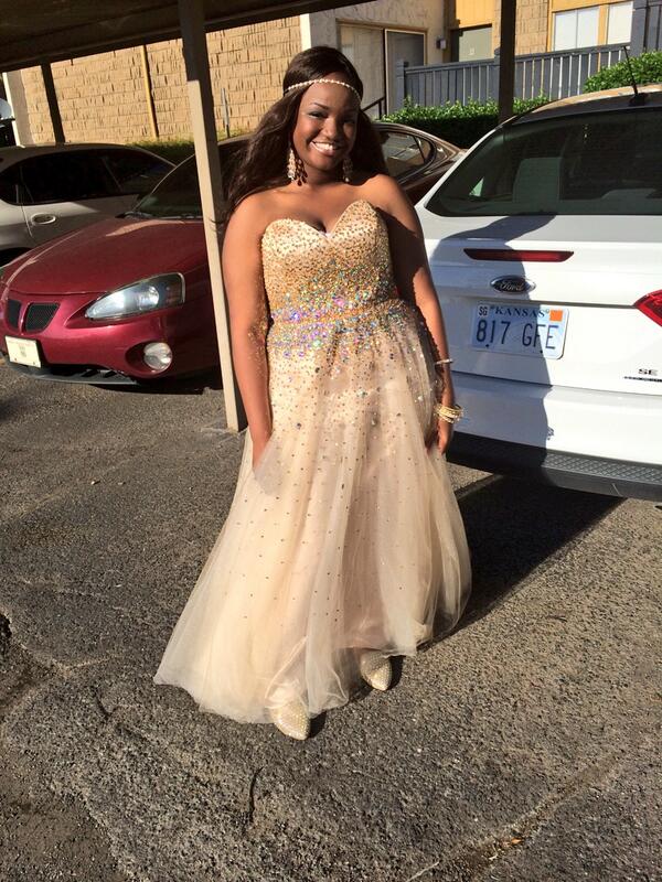 BiggMoneyyT's tweet image. Last night was absolutely everything 😌. #PerfectProm#prom2k14 😘