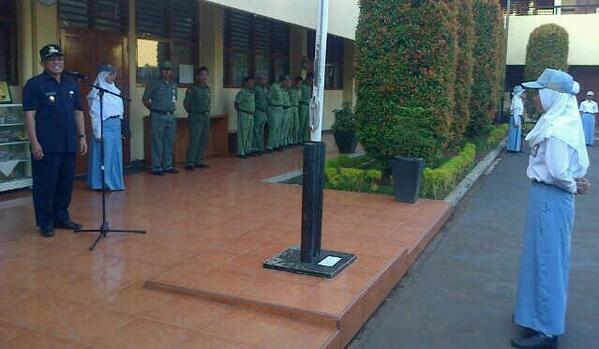 Wakil walkot menjadi Irup pada apel di SMAN 2 depok senin 5/5 <a href="/pemkotdepok/">PEMERINTAH KOTA DEPOK | #AyoPakaiMasker</a> <a href="/disdikdepok/">disdikdepok</a>