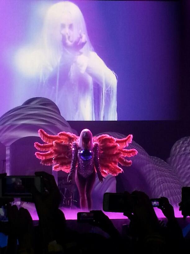 Gira >> "artRAVE: The ARTPOP Ball Tour" [2] - Página 2 Bm1ZA0eIgAA3Z6h