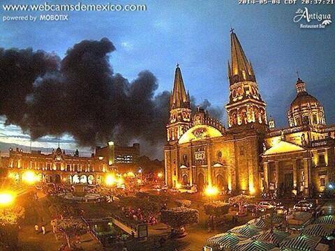 Desfiladero132's tweet image. Ucrania?
Venezuela?
Arde el mercado Corona de Guadalajara