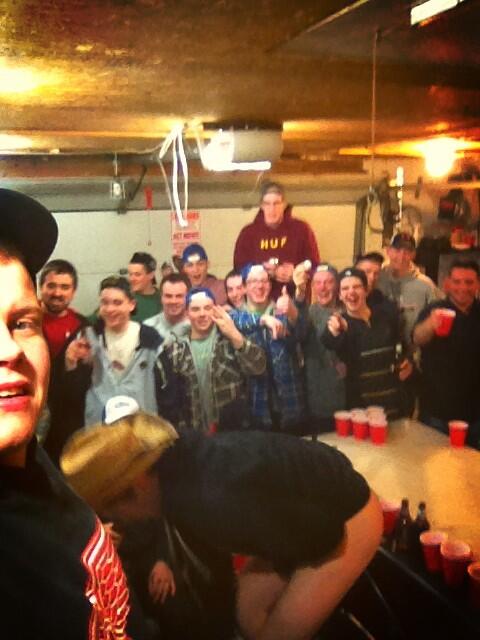 brownreptar's tweet photo. The Fuckin Boys #Ol'BeerGut http://t.co/uUmNSc7BkB