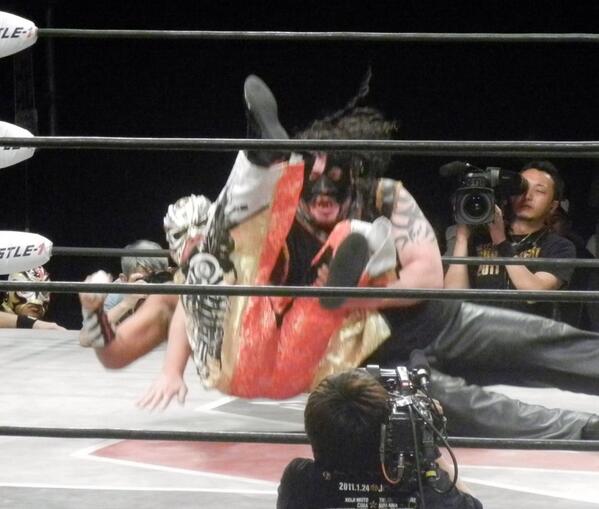 Abyss_JParkFFS's tweet photo. RT "新日ファンのジュン @njpwfunjun WRESTLE-1 TDCHALL 『The Monster』@TherealAbyss  #w_1 #tna http://t.co/DfGW72hCFU"