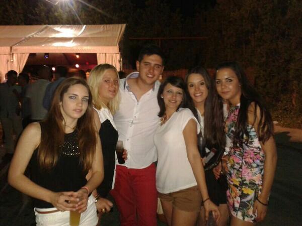 vero_guzman94's tweet photo. Feria Posadas! @Wanaminojunior @nazarettruiz @isa_97maria http://t.co/3X26COdZoo