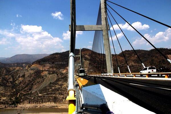 IngeAprende's tweet photo. Puente atirantado Autopista #México-#Acapulco | #Ingeniería Civil | #Bridge #Estructuras | #Obras http://t.co/qTlxHmnMp5