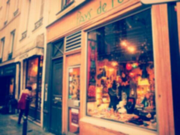 ytm3_'s tweet photo. .

雑貨屋さんって
なんか落ち着く。
特にレトロな感じのお店とか！
俺らしくないって？知ってる。笑
#通過

. http://t.co/RDK49fnrY4