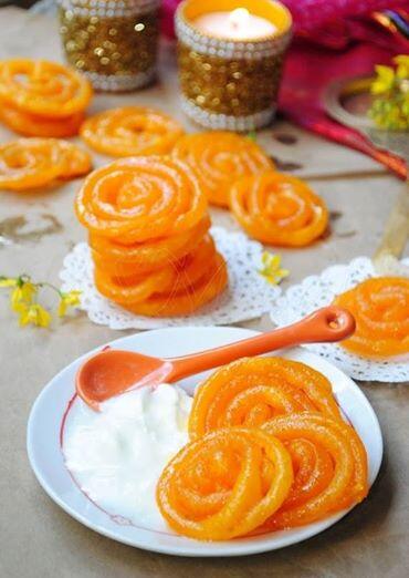 MMMithaiwala's tweet image. Monday blues again ?
Here is #DahiJalebi #Treat to make the #MondayMorning more #Special !!  #MMSweets #Jalebi