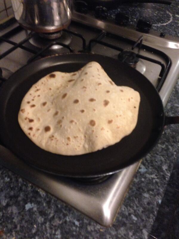 Hayat73K's tweet image. #Rooti #dinner