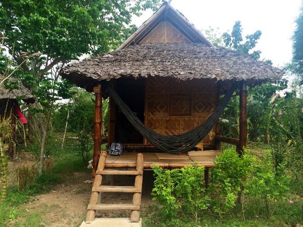 EmilyParker07's tweet photo. @Jess_inLondon I'm just relaxing in my jungle bungalow #bankholiday #ilovepai 😘 http://t.co/pLMJq1GSsE