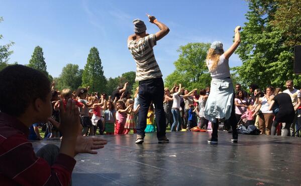 Aruna Vermeulen (@mamaruna) on Twitter photo Proud of my <a href="/HipHopHuis/">HipHopHuis</a> crew rocking <a href="/BFZH/">Bevrijdingsfestival</a> #5mei #vrijheid #doinitinthepark Proud of my <a href="/HipHopHuis/">HipHopHuis</a> crew rocking <a href="/BFZH/">Bevrijdingsfestival</a> #5mei #vrijheid #doinitinthepark