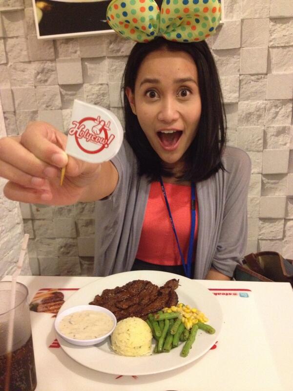 Ditraktir makan ulang tahun di <a href="/steakholycow/">Holycow! Steakhouse</a> yoommm yoomm thank yoouuuu