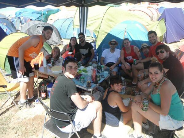 VirgyGuerrero1's tweet photo. Una imagen vale más que mil palabras: GRAN @VinaRockOficial 2014 http://t.co/RFqGaLHUlF