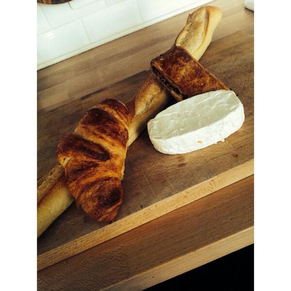taylorpinkowski's tweet photo. peresian lunch👅 http://t.co/Ym1t5R3q7r