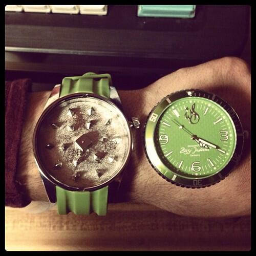 Techzoid's tweet image. Wrist-Watch Herb Grinder #weed #grinder #pot #drugs
Buy Here: amzn.to/1nXRX4o