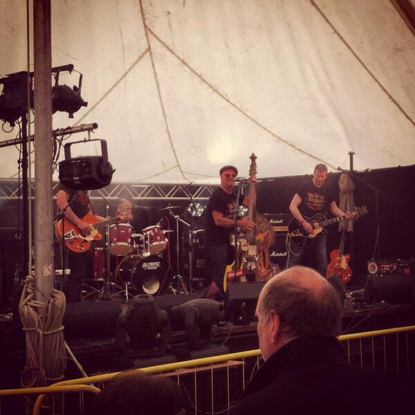Spig72's tweet photo. #BessieAndTheZincBuckets #Crookfest http://t.co/dhJG4y2iOm