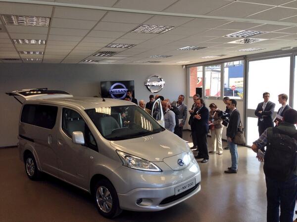 EugeniGP's tweet photo. El nuevo #eNV200 ofrece un volumen útil de carga de 770kg http://t.co/IURzJmHhxs
