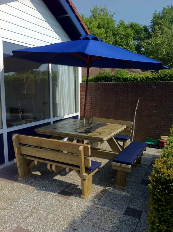 2LifeArt's tweet photo. Deze #picknicktafel van #FSC gecertifceerd #sloophout is klaar voor de zomer! http://t.co/dlJFyJhblj
