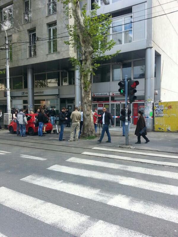 Opljackana banka, pljackas pobegao sa 2 milke #pljacka #banka