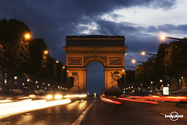 FlyGoTravel's tweet image. Located in the middle of place Charles de Gaulle, #Paris’s Triumphal Arch is the world’s #largest traffic roundabout.