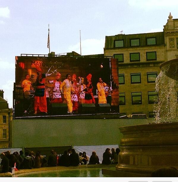<a href="/HeeraBand/">Great heera band Vasundhara 9717564864</a> representing UK bhangra at Trafalgar Square!! #KumarHeera #vaisakhiinthesquare #livemusic #bhangra x