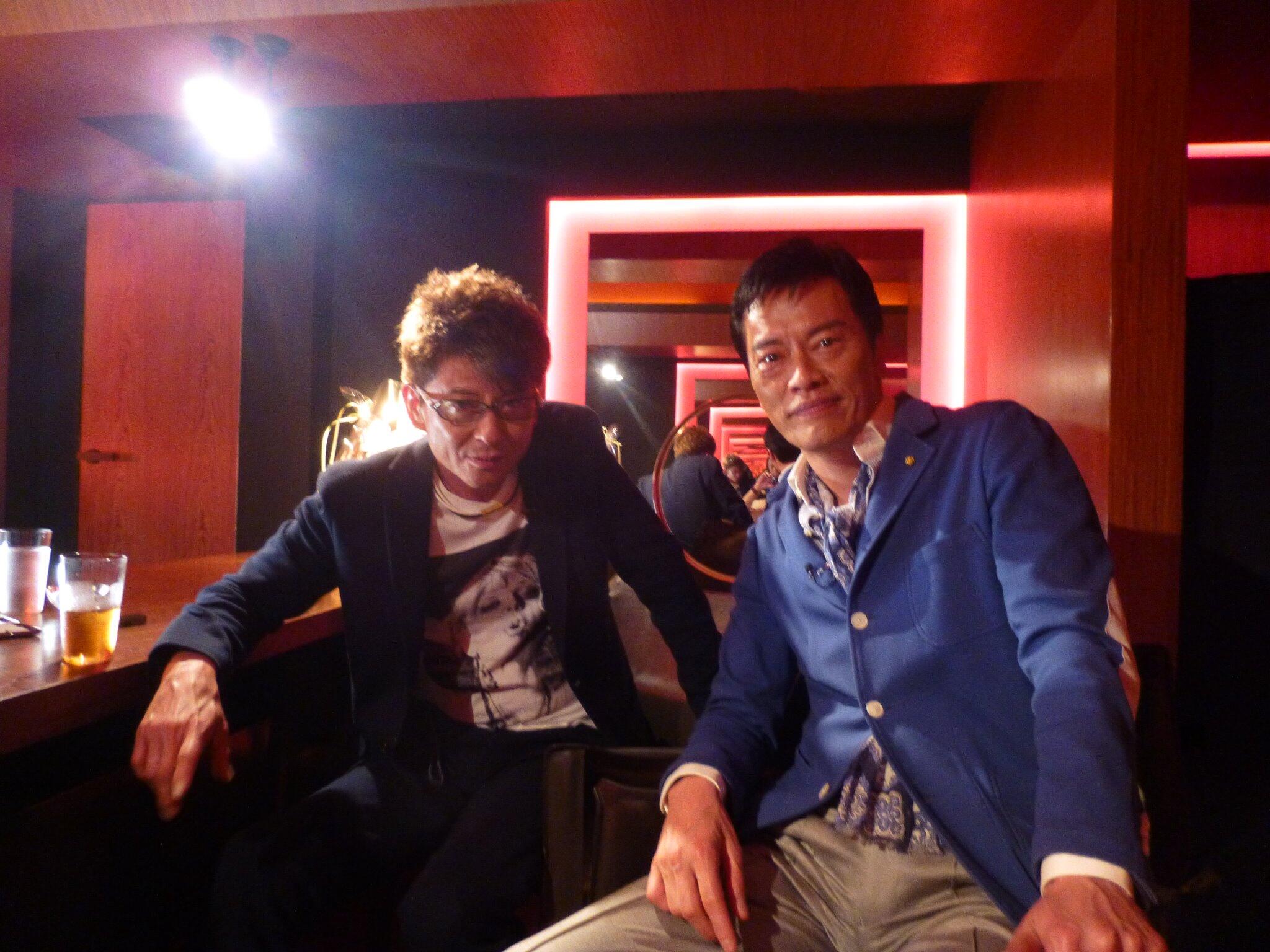 遠藤憲一公式 スタッフです 哀川翔さんとの対談収録がありました 哀川さんデビュー30周年特番です 翔さんは俺をvシネ にいっぱいよんでくれた恩人 Vシネでは工夫しながら作品を作り上げていく勉強ができたし とても感謝している とか 楽しい対談で 遠藤憲一公式 スタッフです 哀川翔さんとの対談収録がありました 哀川さんデビュー30周年特番です 翔さんは俺をvシネ にいっぱいよんでくれた恩人 Vシネでは工夫しながら作品を作り上げていく勉強ができたし とても感謝している とか 楽しい対談で
