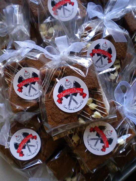 DnDPastry's tweet image. SUGAR RUSH in a bag #espressobrownies #raspberryblondies #eventpackaging