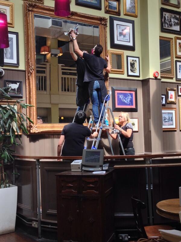 thegoatpub's tweet image. The final answer, it takes 3 people to clean a mirror #mirrorgate