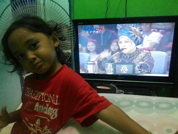 RisqiZummy's tweet photo. @KDI2014_MNCTV osin nonton KDI 2014 looooooo http://t.co/Kg3TqFgKyy