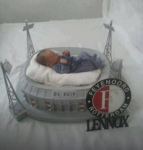 ODDSbible's tweet photo. A Feyenoord fan hand-built his son a cot in the design of the Feyenoord Stadium. http://t.co/nWmF9463QK