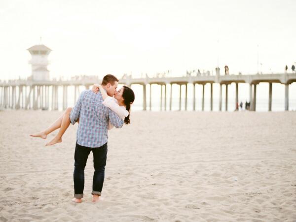 stylemepretty's tweet image. 5 tips for the most romantic #EngagementPhotos from @meganwynn: bit.ly/1qLfd4m