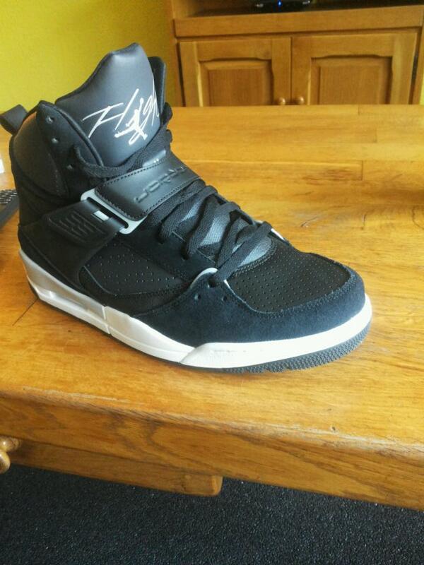 Janwillem_VB's tweet photo. Nieuwe schoenen :) http://t.co/a89Vu9Jfg0