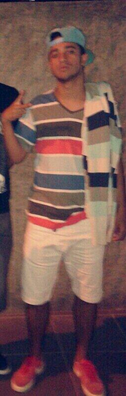 LeoNutella's tweet photo. Blmr dia p. nois... eu e minha cara de maloka r$ http://t.co/HbJFXV2SKb